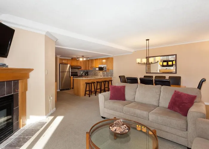Woodrun Lodge 302 | Large Condo W/ Shared Heated Pool & Large Hot Tub