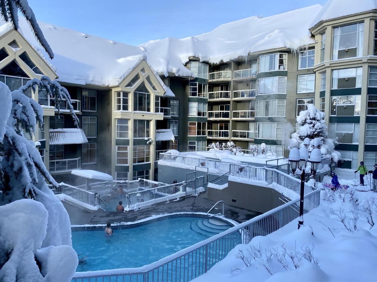 Holiday home Woodrun 302 | Large W/ Shared Heated Pool & Large Hot Tub Whistler