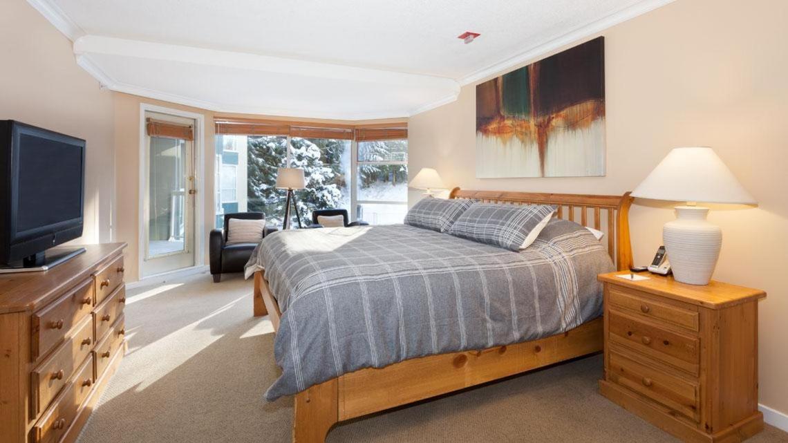 Woodrun 302 | Large W/ Shared Heated Pool & Large Hot Tub